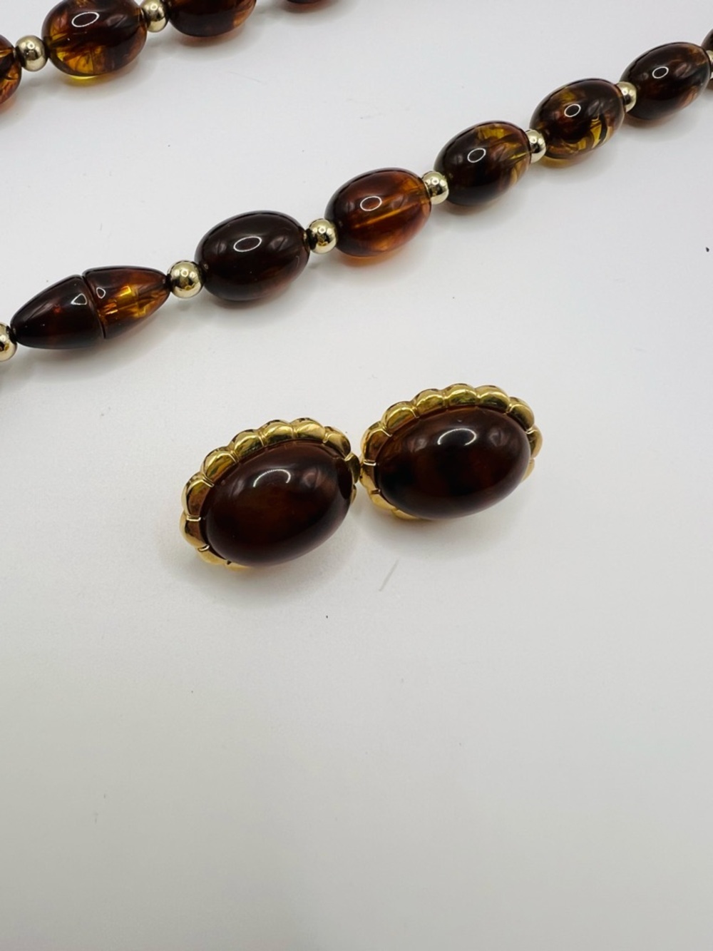 Vintage Brown Lucite Bead Necklace Earrings Set Gold Tone Oval Beads - Picture 3 of 4